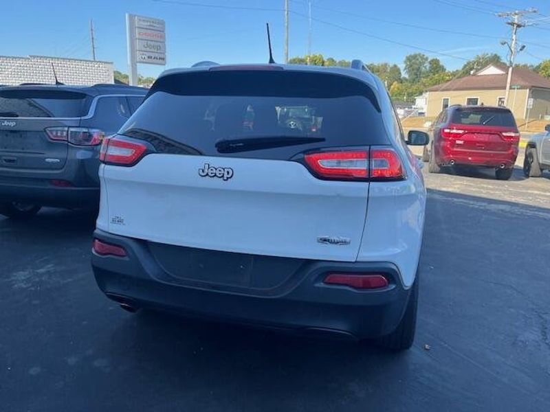 Used 2014 Jeep Cherokee LatitudeImage 2