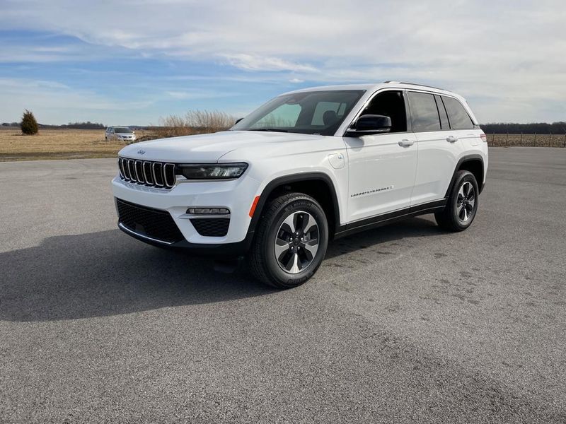 2024 Jeep Cherokee Limited 4xe photo 3
