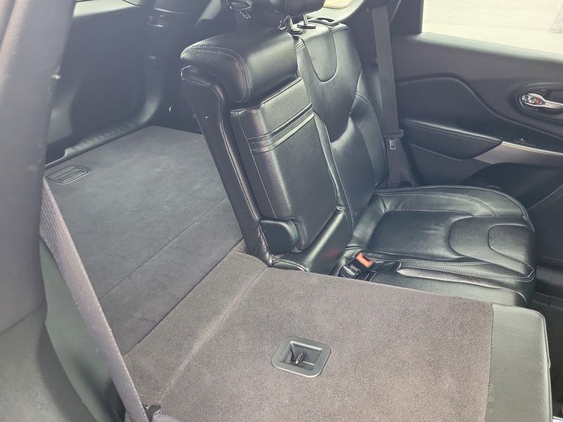 Used 2019 Jeep Cherokee LatitudeImage 17