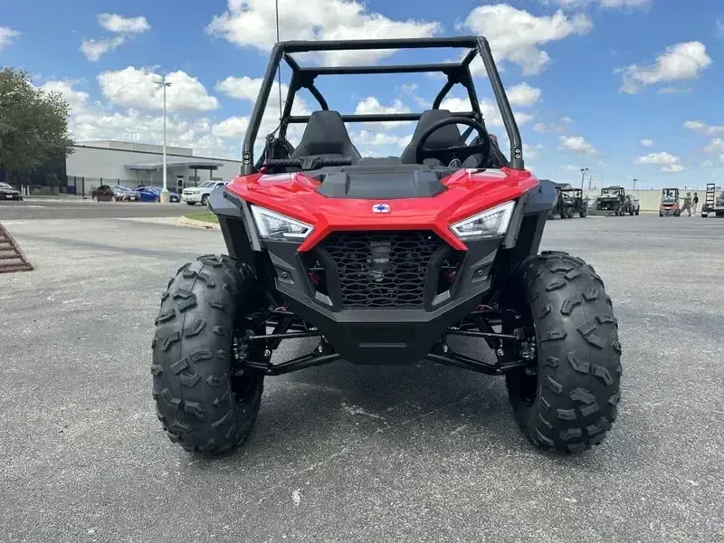 2025 Polaris RZR 200 EFI INDY RED Image 5