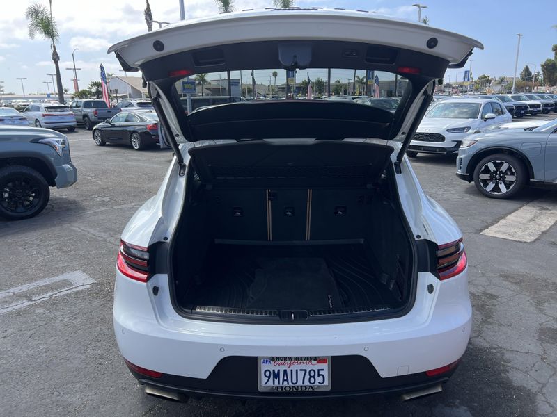 Used 2017 Porsche Macan BaseImage 21