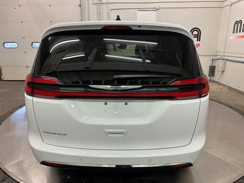 2024 Chrysler Pacifica Touring LImage 14