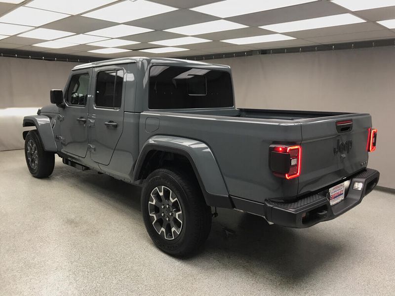 New 2026 Jeep Gladiator Sahara 4x4Image 10