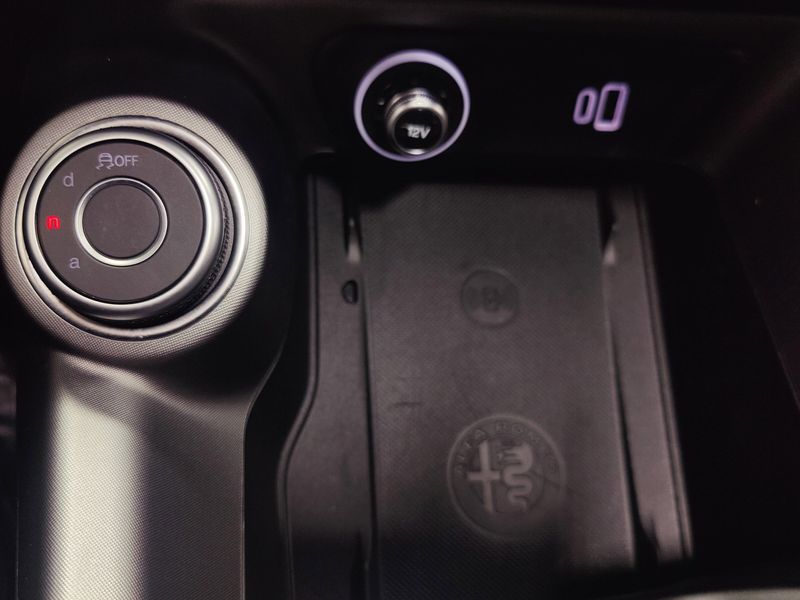 Used 2024 Alfa Romeo Tonale Ti eAWD Premium w/SunroofImage 26