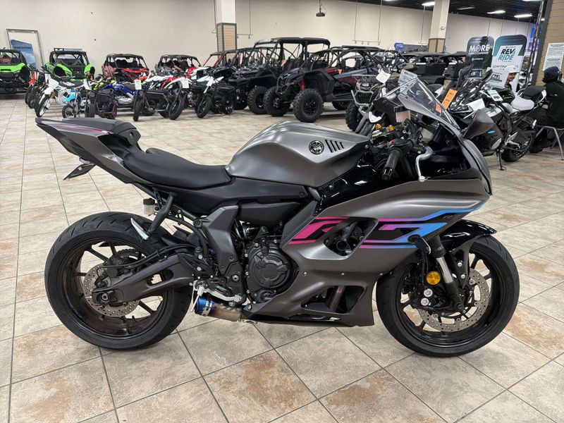 Used 2024 Yamaha YZF-R7 CA Image 10