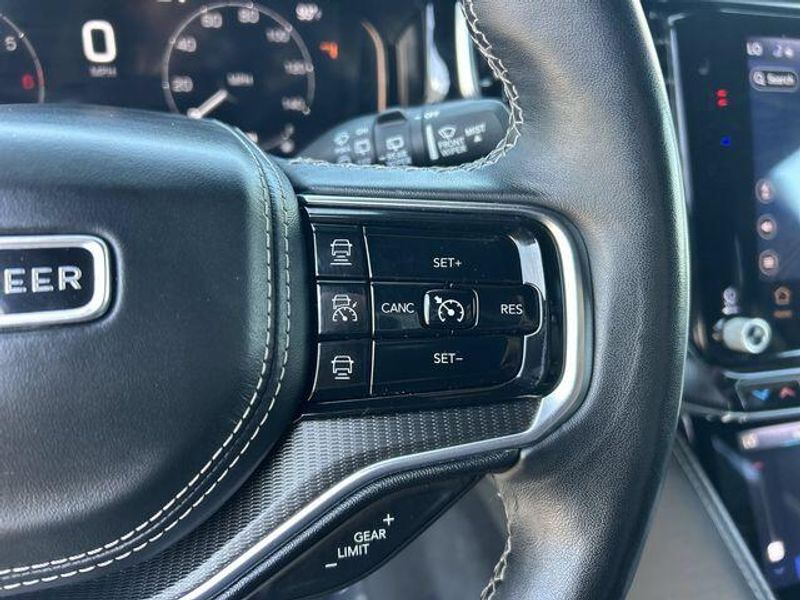2024 Jeep Grand Wagoneer L Series II ObsidianImage 25