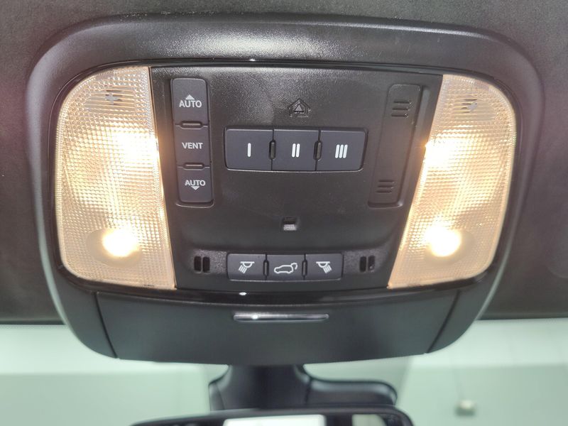 2024 Dodge Durango Citadel 3.6L AWD w/Sunroof/NavImage 33