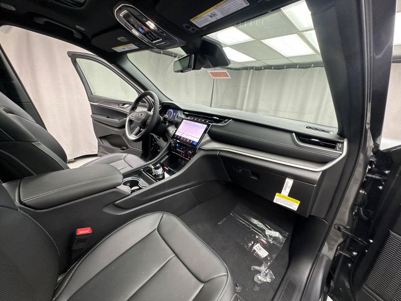 2025 Jeep Grand Cherokee L Limited 4x4Image 26