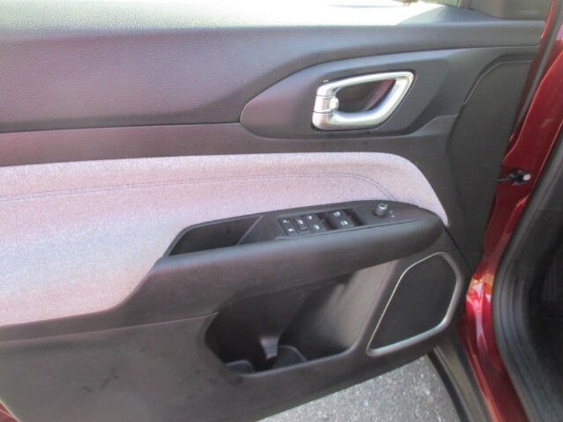 Used 2022 Jeep Compass LatitudeImage 16