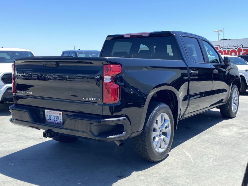Used 2022 Chevrolet Silverado 1500 CustomImage 3