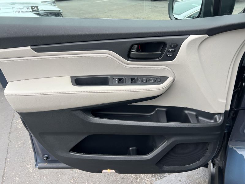 2025 Honda Odyssey EX-LImage 5