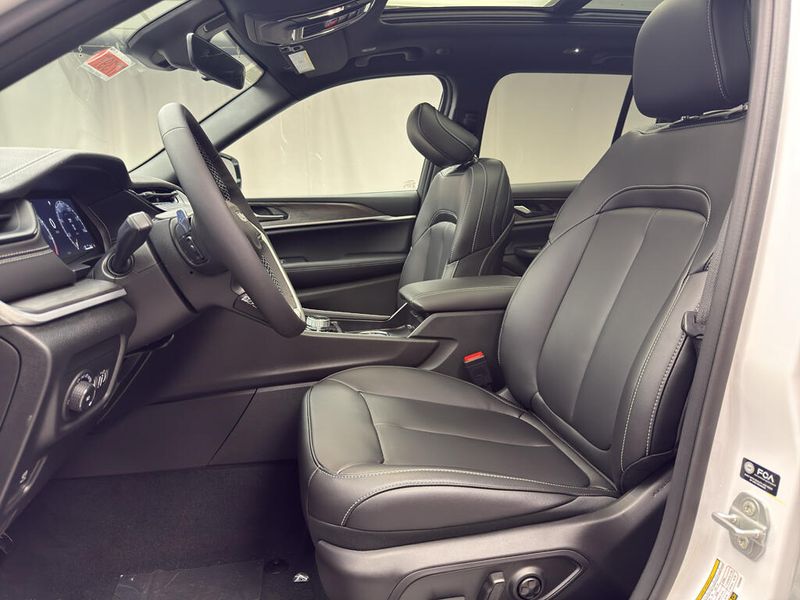 New 2026 Jeep Grand Cherokee Limited 4x4Image 7