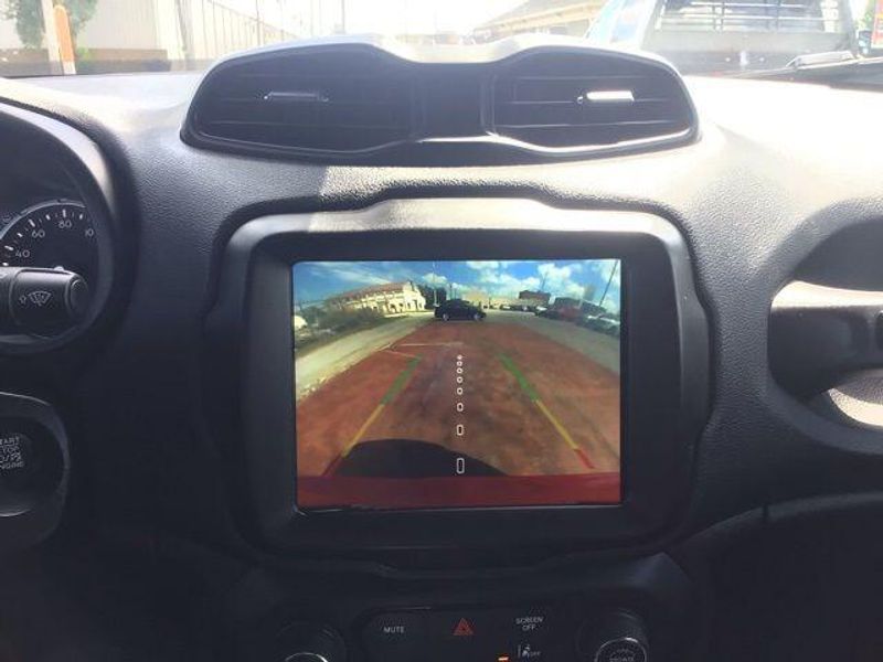 Used 2021 Jeep Renegade LatitudeImage 11