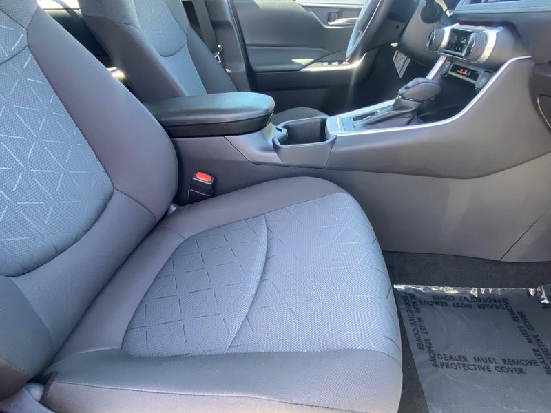 2025 Toyota RAV4 XLEImage 10