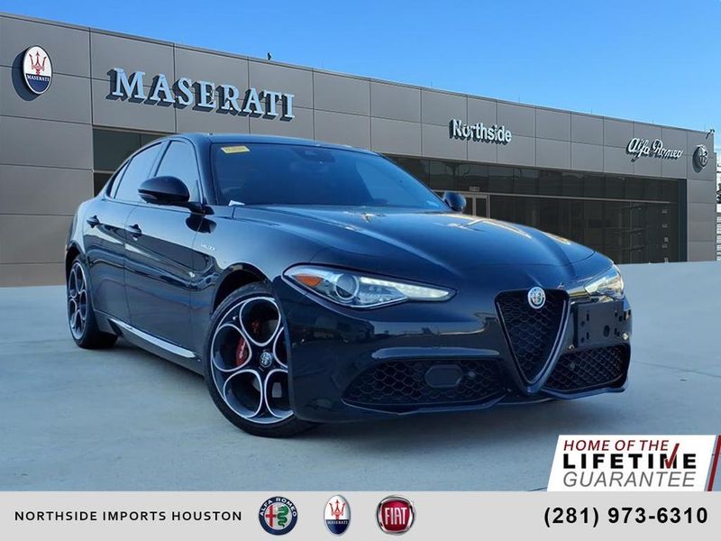 Used 2022 Alfa Romeo Giulia VeloceImage 1