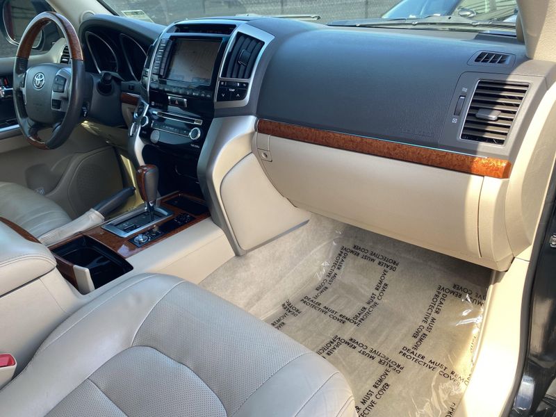2013 Toyota Land Cruiser BaseImage 11
