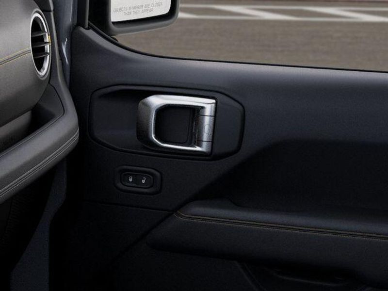 New 2026 Jeep Wrangler 4-door SaharaImage 25