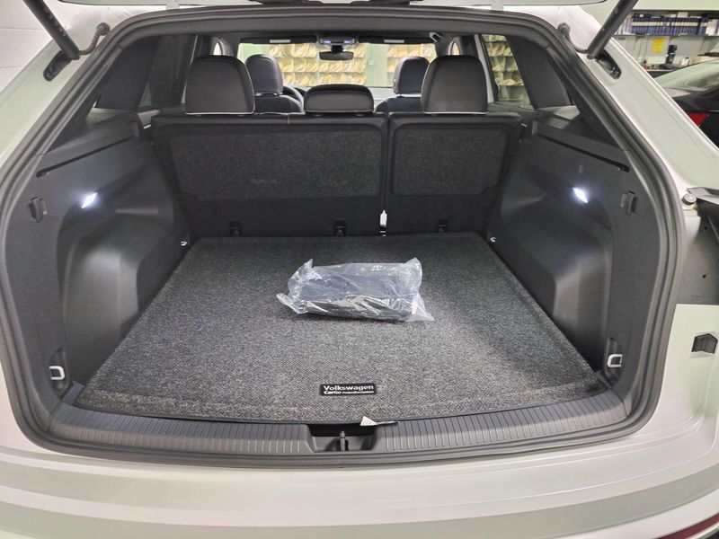 2025 Volkswagen Atlas Cross Sport SEL Premium R-Line photo 14