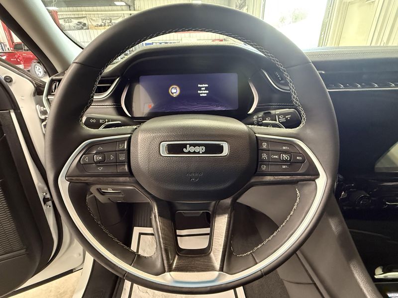 Used 2023 Jeep Grand Cherokee L LimitedImage 27
