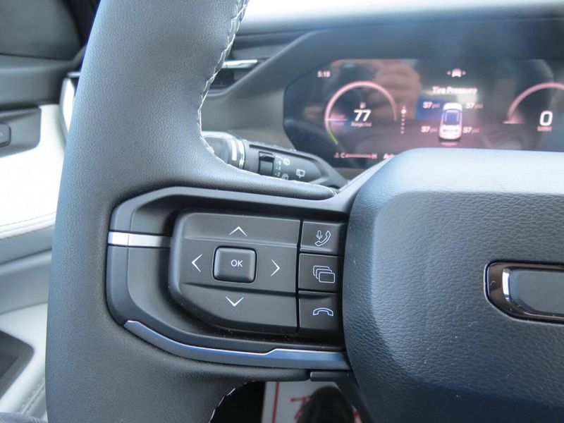 New 2026 Jeep Cherokee Overland 4x4Image 8