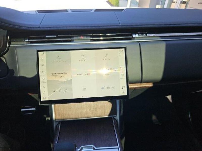 Used 2025 Land Rover Range Rover SE