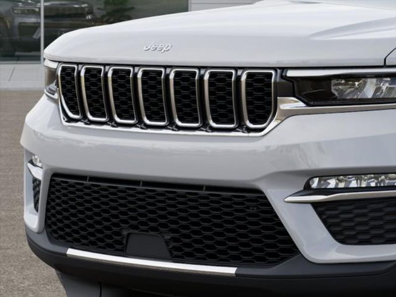 2025 Jeep Grand Cherokee Limited photo 4