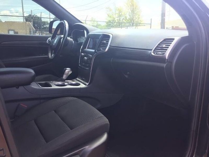 Used 2020 Jeep Grand Cherokee Laredo EImage 15