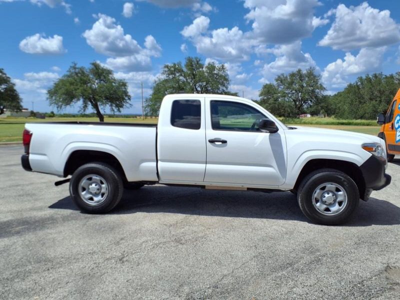 2022 Toyota Tacoma SR photo 2