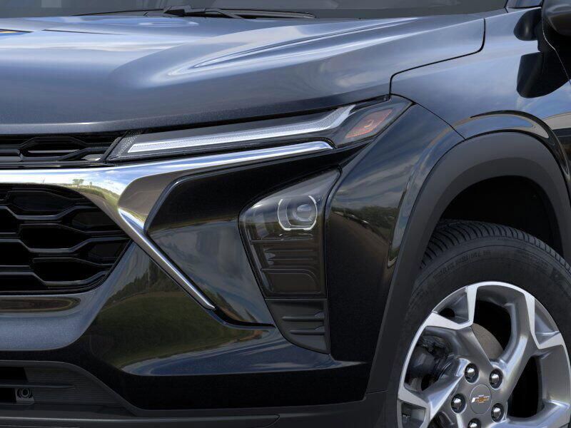 New 2025 Chevrolet Trax LSImage 10