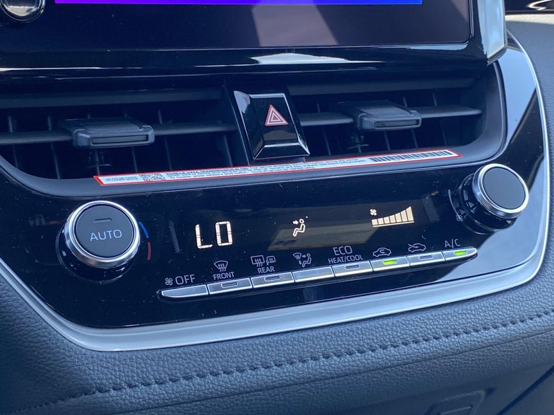 New 2025 Toyota Corolla SEImage 17