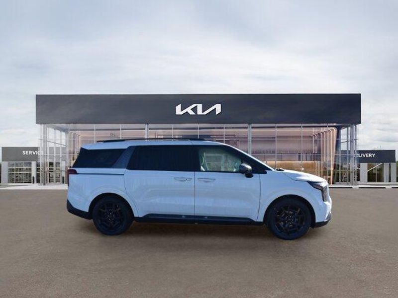 New 2026 Kia Carnival SX PrestigeImage 2