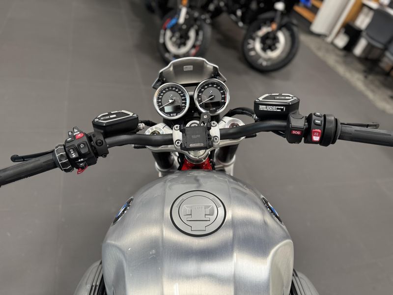 2025 BMW R 12 NINE TImage 3