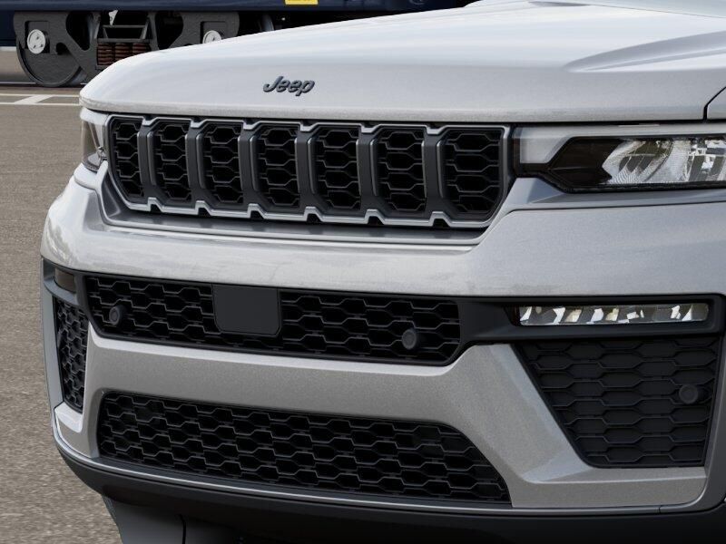 New 2026 Jeep Grand Cherokee L 85th Anniversary Edition 4x4Image 7