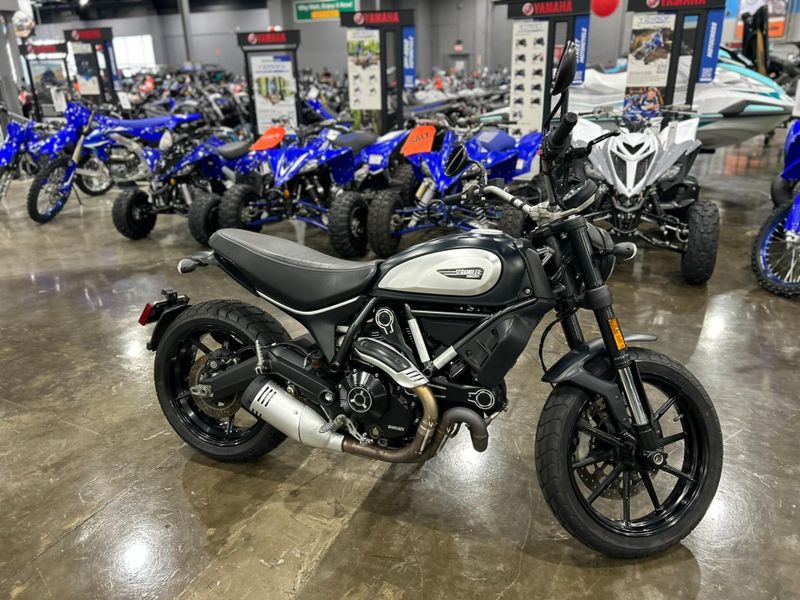 Used 2022 Ducati SCRAMBLER ICON DARK Image 2