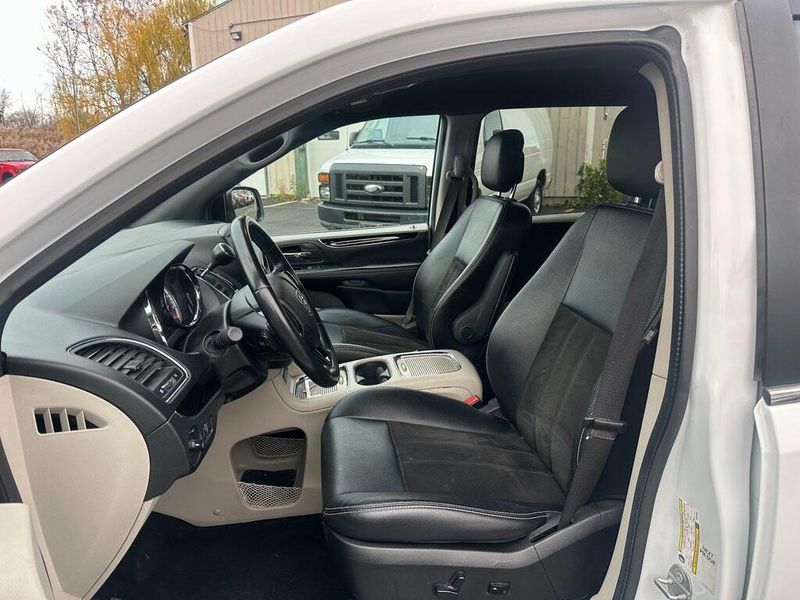 2019 Dodge Grand Caravan SXTImage 12