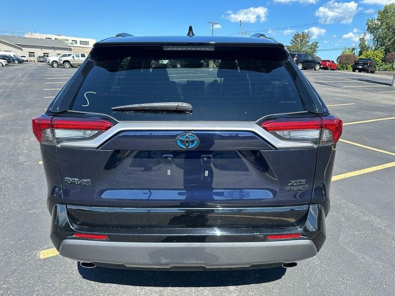 2021 Toyota RAV4 XSE photo 7