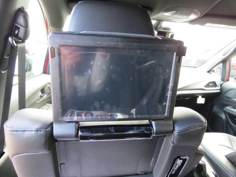 New 2026 Chrysler Pacifica SelectImage 24