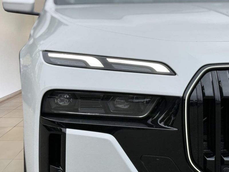 2025 BMW 7 Series 760i xDriveImage 12