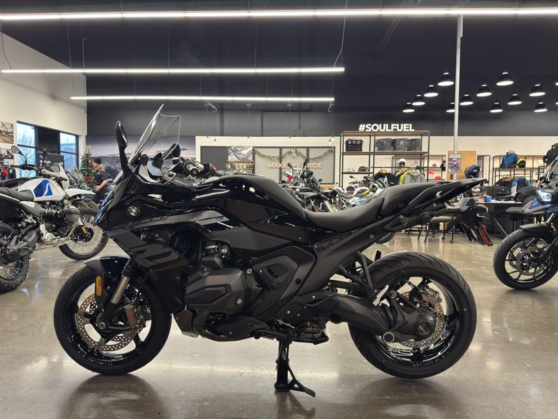 2026 BMW R 1300 RS - BLACK STORM METALLIC - TRIPLE BLACK 