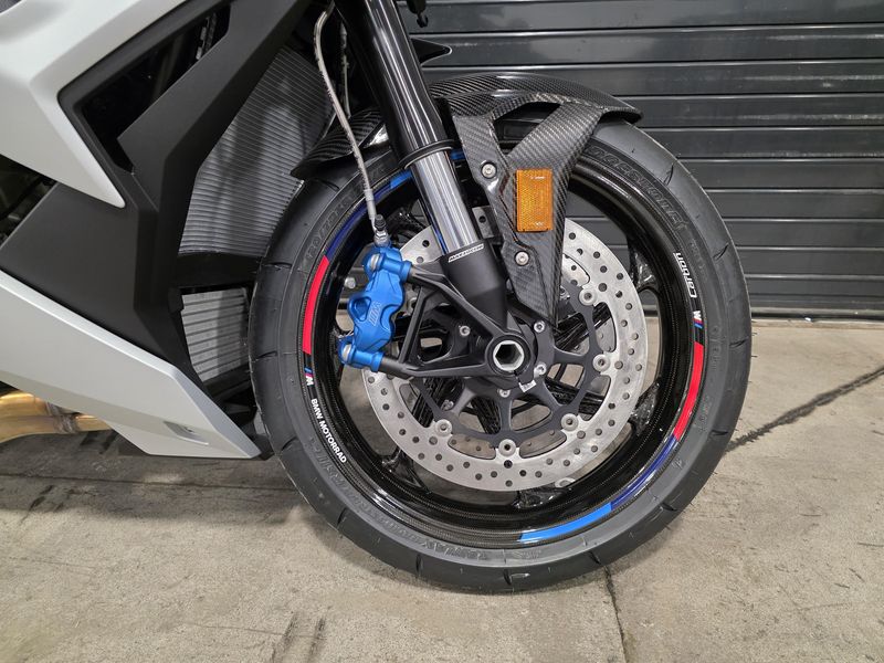 2025 BMW M 1000 R