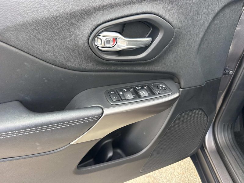 Used 2019 Jeep Cherokee Latitude Plus FWD