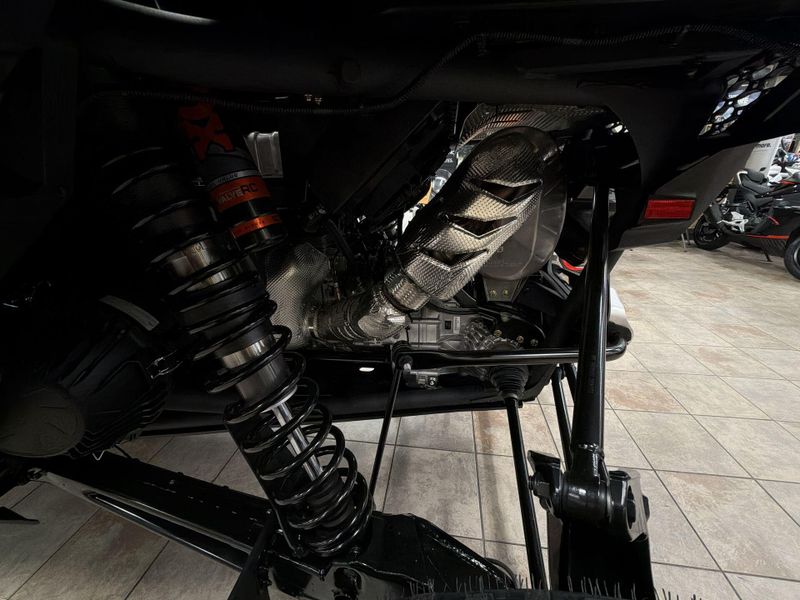 New 2026 Can-Am MAVERICK R X RS WITH SMART-SHOX 999T DCT Image 22