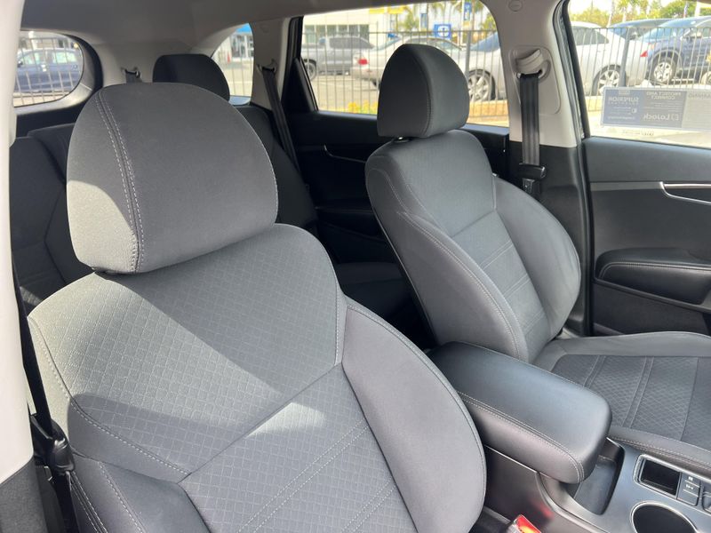 2019 Kia Sorento LXImage 25