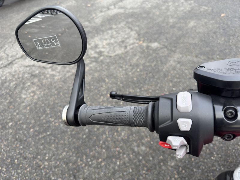 2025 Triumph Rocket 3 Storm R - CARNIVAL RED - SAPPHIRE BLACK