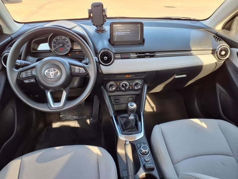2019 Toyota Yaris Sedan LImage 4