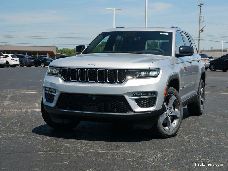 2025 Jeep Grand Cherokee Limited photo 2
