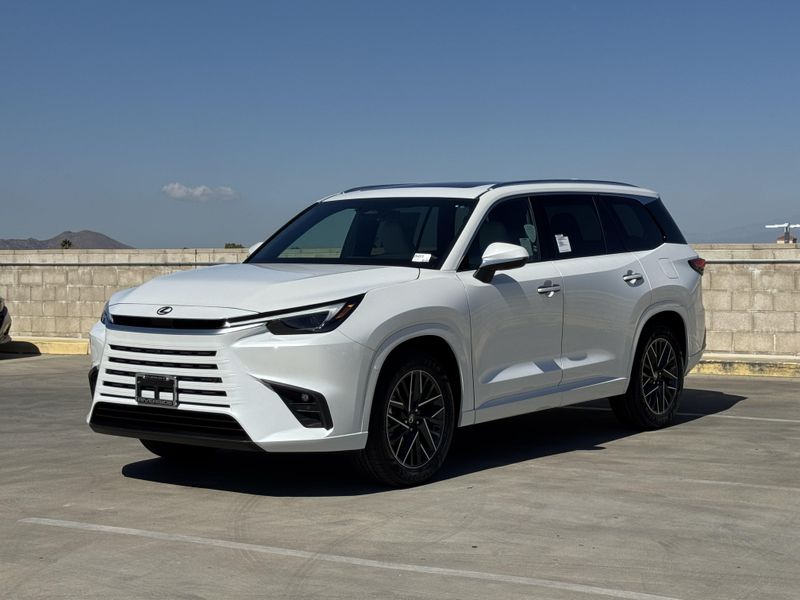 New 2026 Lexus NX 450h+ LuxuryImage 5