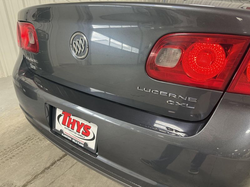 Used 2010 Buick Lucerne CXLImage 5