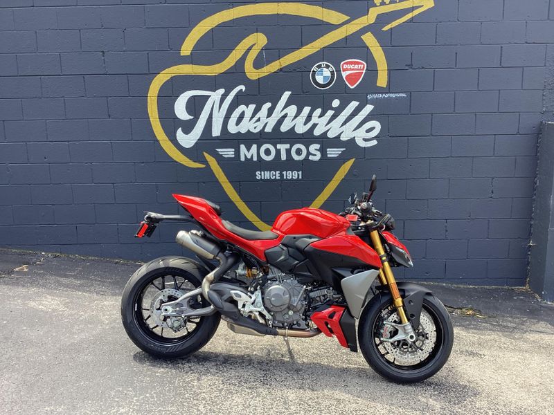 New 2025 Ducati STREETFIGHTER V2S 