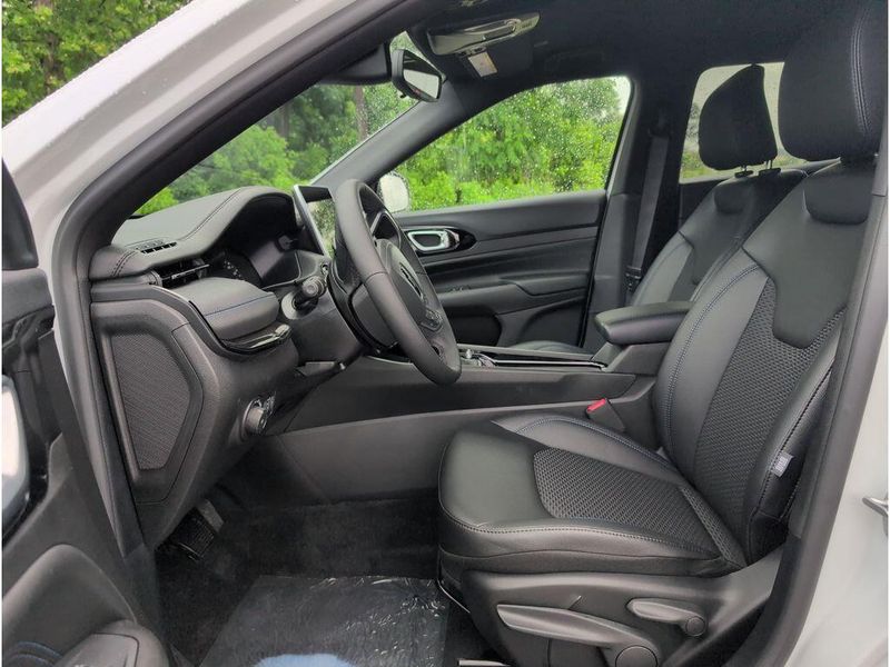 2025 Jeep Compass Latitude 4x4Image 10